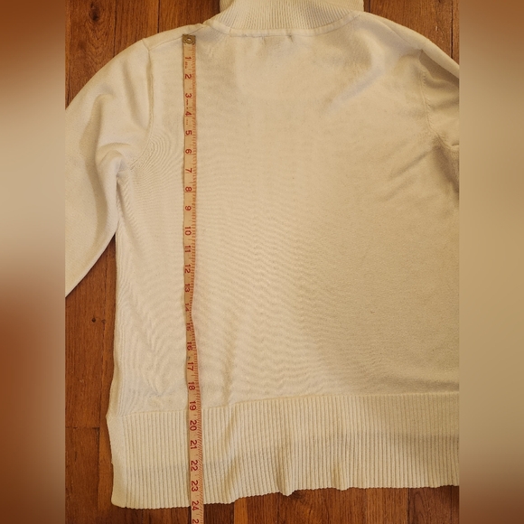 Cable & Gauge White Cowl Neck Sweater With Cheetah Print Buttons Size L EUC - Picture 15 of 16